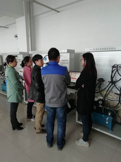 机械教研室老师进行液压与气动实验室培训