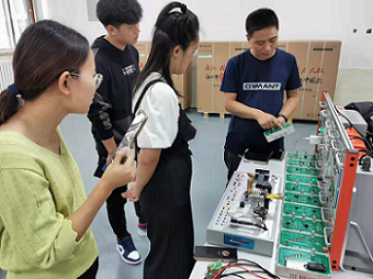 机电工程学院开展新实验室设施操作培训