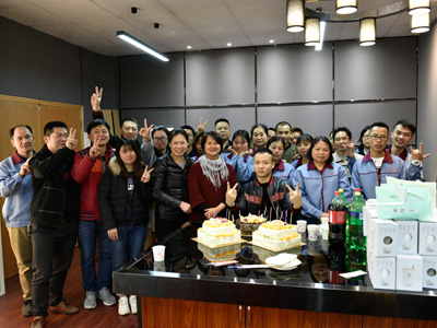 香蕉视频网站在线下载2018年公司员工生日会