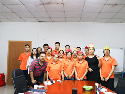 香蕉视频网站在线下载2019年公司员工生日会